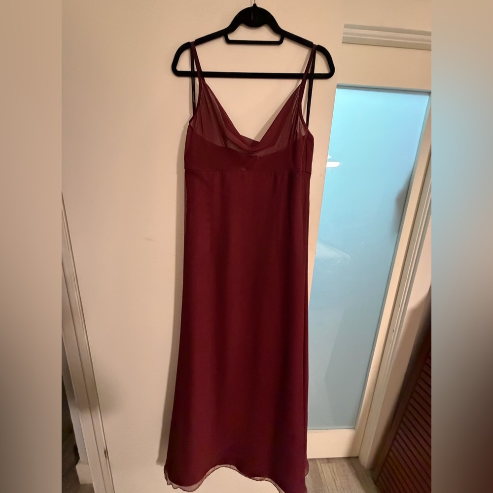 Elegant Burgundy Maxi Dress